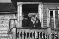 1955-1957, Workuta, Komi ASRR, ZSRR.
Zesłańcy na ganku jednego z domów.
Fot. Eugeniusz Cydzik, udostępnił Eugeniusz Cydzik w ramach projektu 