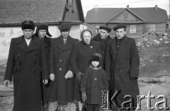 1955-1957, Workuta, Komi ASRR, ZSRR.
Zesłańcy w drodze na pogrzeb.
Fot. Eugeniusz Cydzik, udostępnił Eugeniusz Cydzik w ramach projektu 