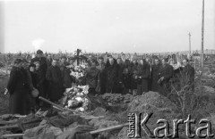 1955-1957, Workuta, Komi ASRR, ZSRR.
Ceremonia pogrzebowa jednego z zesłańców. 
Fot. Eugeniusz Cydzik, udostępnił Eugeniusz Cydzik w ramach projektu 