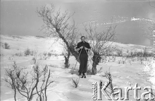 1955-1957, Workuta, Komi ASRR, ZSRR.
Eugeniusz Cydzik, żołnierz Armii Krajowej w okręgu grodzieńskim, więzień łagrów w latach 1945-1957, na nartach.
Fot. NN, udostępnił Eugeniusz Cydzik w ramach projektu 