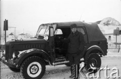 1955-1957, Workuta, Komi ASRR, ZSRR.
Mężczyzna przy samochodzie.
Fot. Eugeniusz Cydzik, udostępnił Eugeniusz Cydzik w ramach projektu 