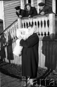 1955-1957, Workuta, Komi ASRR, ZSRR.
Zesłańcy na ganku jednego z domów.
Fot. Eugeniusz Cydzik, udostępnił Eugeniusz Cydzik w ramach projektu 