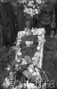 1955-1957, Workuta, Komi ASRR, ZSRR.
Pogrzeb jednego z zesłańców. Trumna ze zmarłym.
Fot. Eugeniusz Cydzik, udostępnił Eugeniusz Cydzik w ramach projektu 