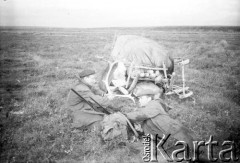 1955-1957, okolice Workuty, Komi ASRR, ZSRR.
Polscy zesłańcy podczas polowania.
Fot. NN, udostępnił Eugeniusz Cydzik w ramach projektu 