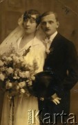 Lata 20., Czerniowce, Rumunia.
Fotografia ślubna wykonana w atelier fotograficznym 