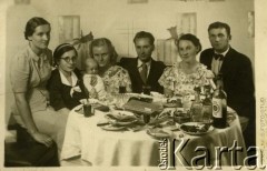 Przed 1939, Republika Łotewska.
Zdjęcie rodzinne ze zbiorów Bogumiły Duchowskiej (z d. Wróblewskiej). Na odbitce w prawym dolnym rogu napis 
