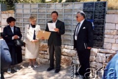 1998, Jerozolima, Izrael.
Elżbieta Dołęga-Wrzosek (druga od lewej) podczas uroczystości wręczenia jej odznaczenia 