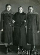 Przed 1939, brak miejsca.
Portret trzech kobiet. Fotografia z rodzinnego archiwum Anatolego Gałgana.
Fot. NN, zbiory Archiwum Historii Mówionej Ośrodka KARTA i Domu Spotkań z Historią, udostępnił Anatoli Gałgan w ramach projektu 