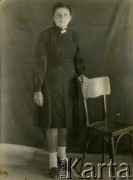 Przed 1939, brak miejsca.
Portret młodej kobiety. Fotografia z rodzinnego archiwum Anatolego Gałgana.
Fot. NN, zbiory Archiwum Historii Mówionej Ośrodka KARTA i Domu Spotkań z Historią, udostępnił Anatoli Gałgan w ramach projektu 