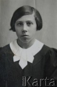 1935, Dyneburg, Łotwa.
Weronika Gasperowicz (potem Kurszyc) w mundurku szkolnym.
Fot. NN, zbiory Archiwum Historii Mówionej Ośrodka KARTA i Domu Spotkań z Historią, udostępniła Weronika Kurszyc w ramach projektu 