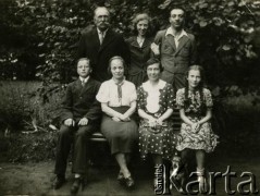 Przed 1939, brak miejsca.
Fotografia rodzinna ze zbiorów Reginy Gutauskiene z domu Klimańskiej.
Fot. NN, zbiory Archiwum Historii Mówionej Ośrodka KARTA i Domu Spotkań z Historią, udostępniła Regina Gutauskiene w ramach projektu 
