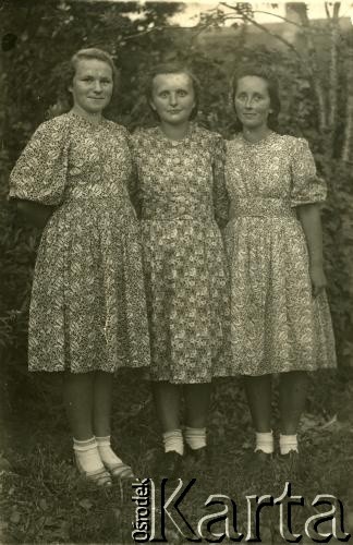 1953, Białoruska SRR, ZSRR.
Maria Suchowiejko (1. z prawej) z koleżankami.
Fot. NN, zbiory Archiwum Historii Mówionej Ośrodka KARTA i Domu Spotkań z Historią, udostępniła Maria Suchowiejko w ramach projektu 