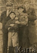 Przed 1939, brak miejsca.
Zdjęcie rodzinne pochodzące ze zbiorów Anny Bogowicz.
Fot. NN, zbiory Archiwum Historii Mówionej Ośrodka KARTA i Domu Spotkań z Historią, udostępniła Anna Bogowicz w ramach projektu 