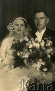 Przed 1939, Warszawa, Polska.
Fotografia ślubna z rodzinnego archiwum Anny Bogowicz. Zdjęcie wykonane w atelier fotograficznym 