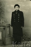 Przed 1939, brak miejsca.
Portret mężczyzny. Fotografia z archiwum rodzinnego Teresy Muchiny.
Fot. NN, zbiory Archiwum Historii Mówionej Ośrodka KARTA i Domu Spotkań z Historią, udostępniła Teresa Muchina w ramach projektu 