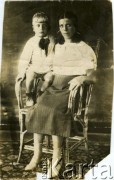 Przed 1939, brak miejsca.
Portret kobiety z dzieckiem. Fotografia ze zbiorów prywatnych Tamary Abramowicz.
Fot. NN, zbiory Archiwum Historii Mówionej Ośrodka KARTA i Domu Spotkań z Historią, udostępniła Tamara Abramowicz w ramach projektu 