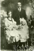 Przed 1939, brak miejsca.
Zdjęcie rodzinne. Fotografia ze zbiorów prywatnych Tamary Abramowicz.
Fot. NN, zbiory Archiwum Historii Mówionej Ośrodka KARTA i Domu Spotkań z Historią, udostępniła Tamara Abramowicz w ramach projektu 