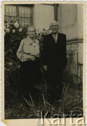 Brak daty, brak miejsca.
Portret kobiety i mężczyzny. Fotografia z archiwum rodzinnego Stanisławy Dąbrowskiej.
Fot. NN, zbiory Archiwum Historii Mówionej Ośrodka KARTA i Domu Spotkań z Historią, udostępniła Stanisława Dąbrowska w ramach projektu 