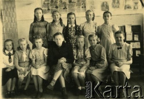 Przed 1939, brak miejsca.
Zdjęcie grupowe.
Fot. NN, zbiory Archiwum Historii Mówionej Ośrodka KARTA i Domu Spotkań z Historią, udostępniła Janina Leszczyńska w ramach projektu 