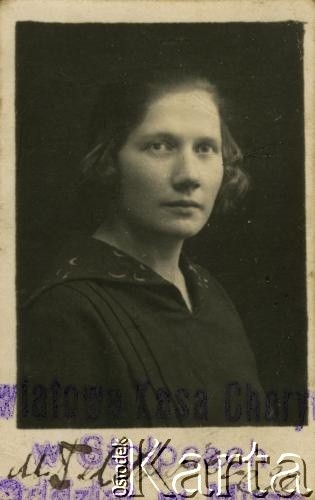 1928, Stołpce, woj. nowogródzkie, Polska.
Portret Ursuli Telatowicz, matki Janiny Leszczyńskiej. U dołu odręczny podpis: 