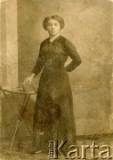 Przed 1914, Łódź, zabór rosyjski.
Weronika Siemienik, matka Władysławy Siemienik. Fotografia wykonana w atelier fotograficznym 