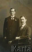 Przed 1939, brak miejsca.
Portret dwóch mężczyzn.
Fot. NN, zbiory Archiwum Historii Mówionej Ośrodka KARTA i Domu Spotkań z Historią, udostępniła Maria Magalińska w ramach projektu 