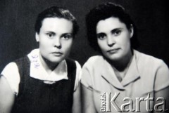 1950, Gladiany, Mołdawska SRR, ZSRR.
Portret kobiet. Jadwiga Pietrowna Kotulewicz (z lewej) i Katerina Pietrowna Kotulewicz.
Fot. NN, zbiory Archiwum Historii Mówionej Ośrodka KARTA i Domu Spotkań z Historią, udostępniła Jadwiga Gucu-Kotulewicz w ramach projektu 