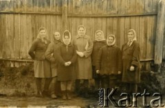 Po 1945, brak miejsca.
Grupa kobiet.
Fot. NN, zbiory Archiwum Historii Mówionej Ośrodka KARTA i Domu Spotkań z Historią, udostępniła Alina Jakubowicz w ramach projektu 