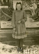 Lata 50. (?), brak miejsca.
Prawdopodobnie siostra Aliny Jakubowicz z domu Piecielewicz.
Fot. NN, zbiory Archiwum Historii Mówionej Ośrodka KARTA i Domu Spotkań z Historią, udostępniła Alina Jakubowicz w ramach projektu 