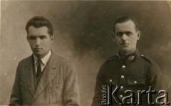 Lata 20., brak miejsca.
Portret dwóch mężczyzn. Fotografia z archiwum rodzinnego Stanisława Baraniuka.
Fot. NN, zbiory Archiwum Historii Mówionej Ośrodka KARTA i Domu Spotkań z Historią, udostępnił Stanisław Baraniuk w ramach projektu 