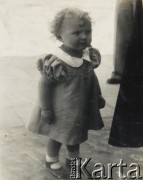 1937, Krzemieniec, woj. wołyńskie, Polska.
Izabela Kostowska (Tyrkin).
Fot. NN, zbiory Archiwum Historii Mówionej Ośrodka KARTA i Domu Spotkań z Historią, udostępniła Izabela Tyrkin w ramach projektu 