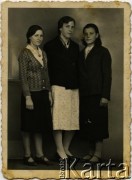 Przed 1939, brak miejsca.
Zdjęcie grupowe kobiet.
Fot. NN, zbiory Archiwum Historii Mówionej Ośrodka KARTA i Domu Spotkań z Historią, udostępniła Adela Wojciechowska w ramach projektu 