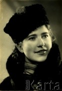 Przed 1939, brak miejsca.
Portret kobiety. Prawdopodobnie Zofia Zalewska.
Fot. NN, zbiory Archiwum Historii Mówionej Ośrodka KARTA i Domu Spotkań z Historią, udostępniła Zofia Zalewska w ramach projektu 