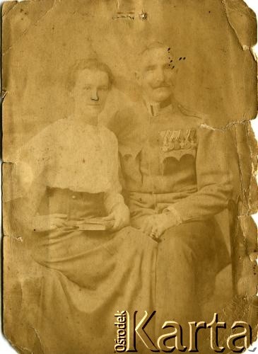 Przed 1918, Bratysława, Austro-Węgry.
Portret kobiety i mężczyzny. Fotografia wykonana w zakładzie fotograficznym 