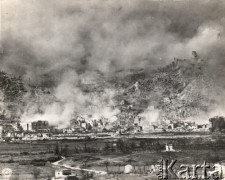 15.03.1944, Monte Cassino, Włochy.
Bitwa pod Monte Cassino. Rejon największych bombardowań alianckich, ruiny miasta. W lewym rogu zdjęcia pieczątka: 