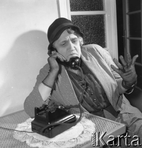 Maj 1958, Warszawa, Polska
Stanisława Perzanowska - aktorka, reżyserka teatralna i pedagog. Odtwórczyni roli Heleny Matysiakowej w radiowej powieści 